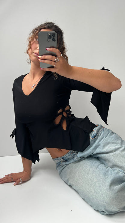 00s black flower cut out top- size M