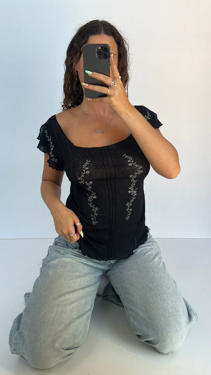 00s black mesh embroidered top- size L