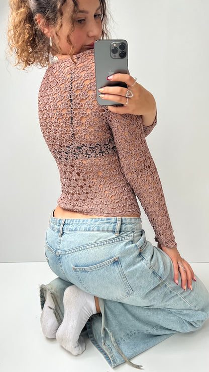 00s pink crochet long sleeve top- size M