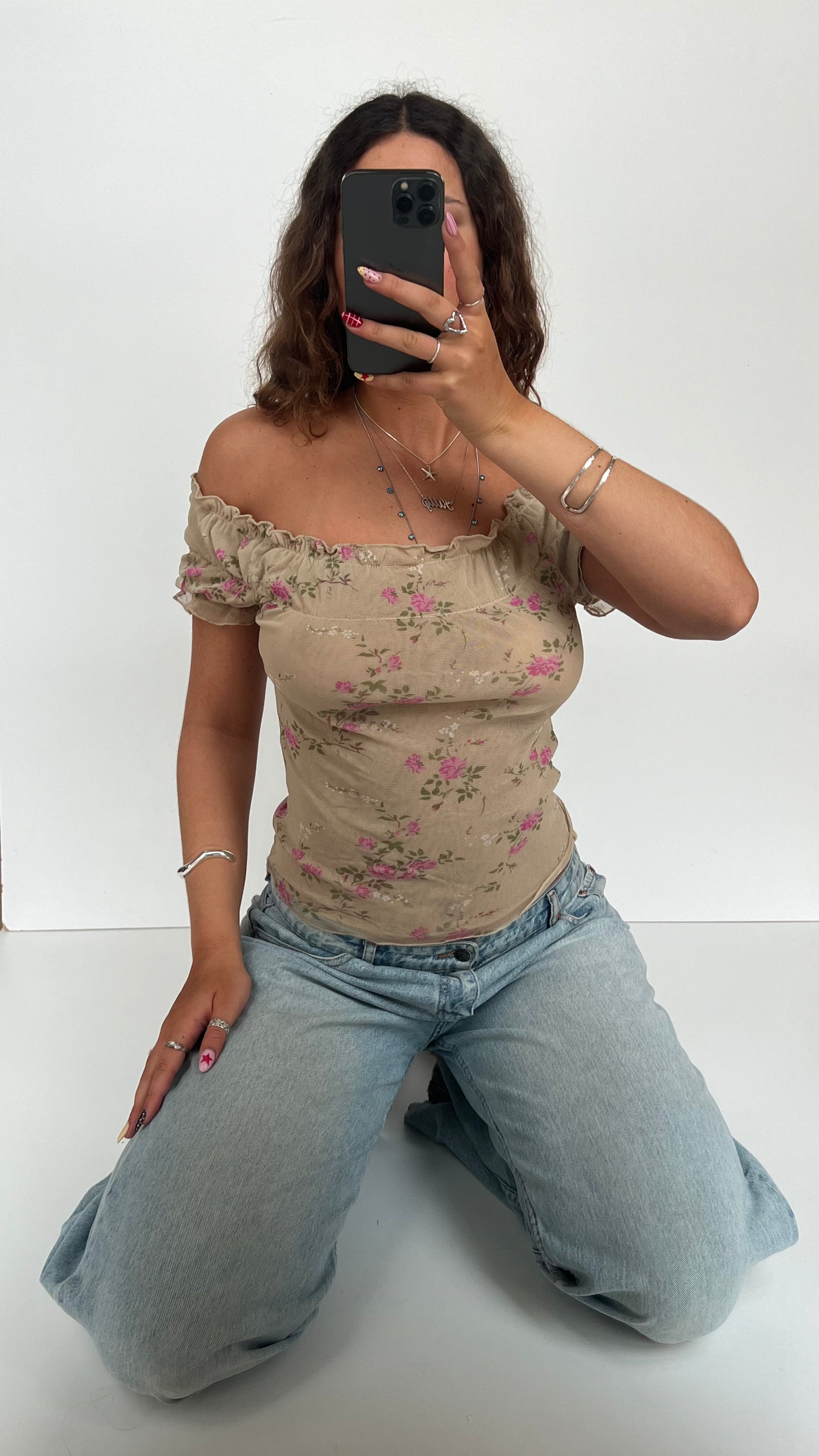 00s cream floral top- size M