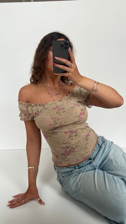 00s cream floral top- size M