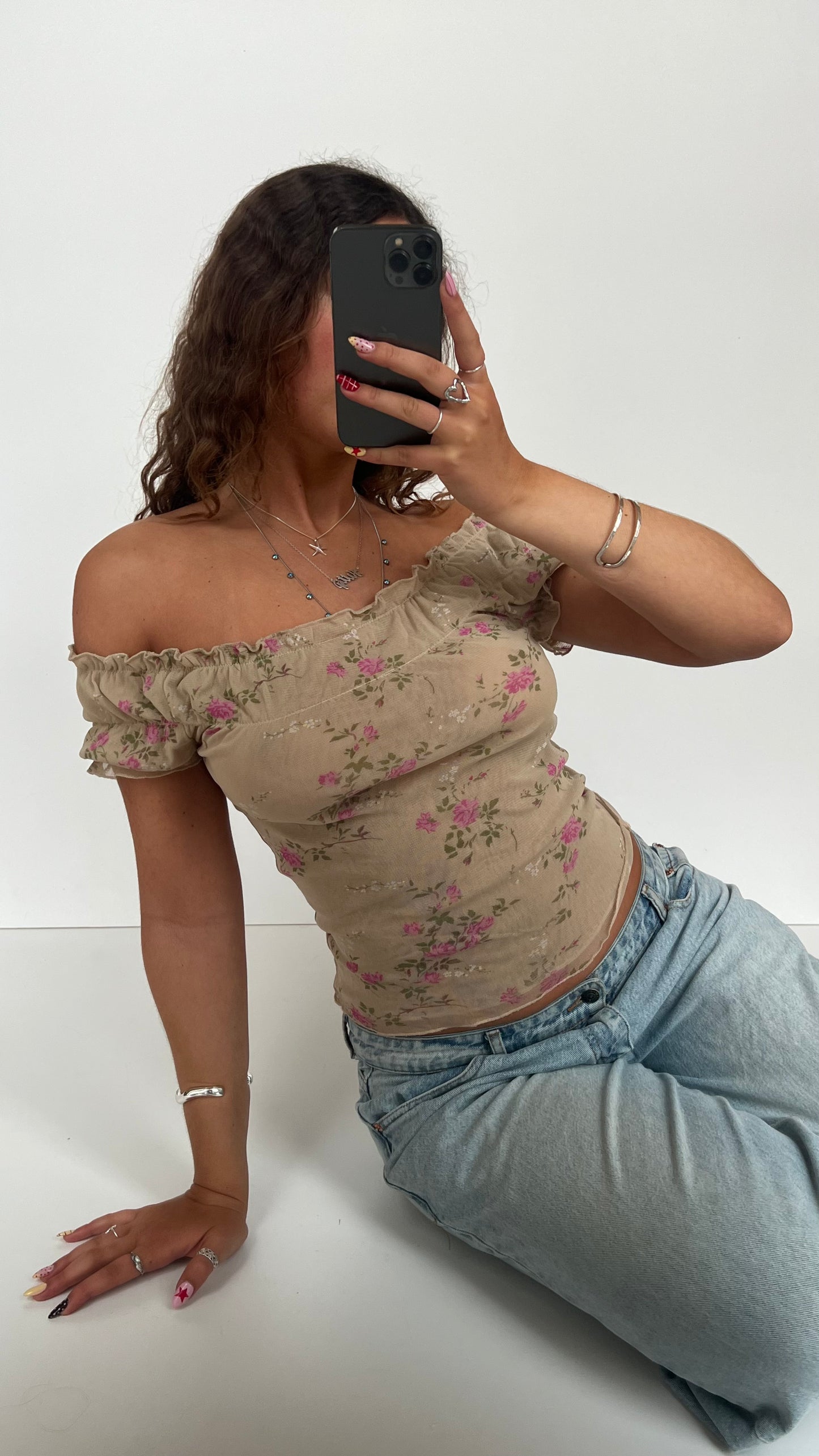 00s cream floral top- size M