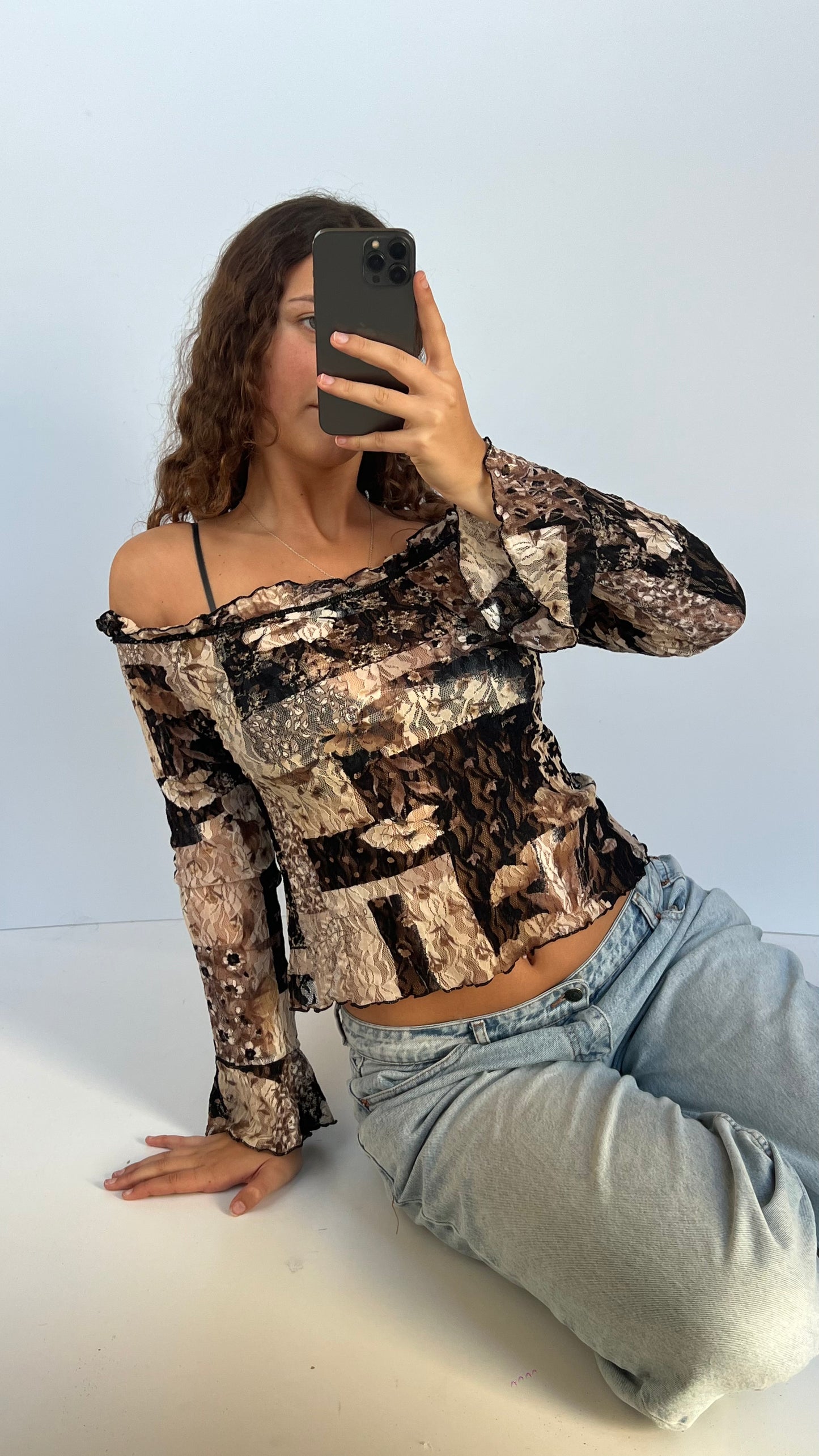 00s brown lace long sleeve top- size M