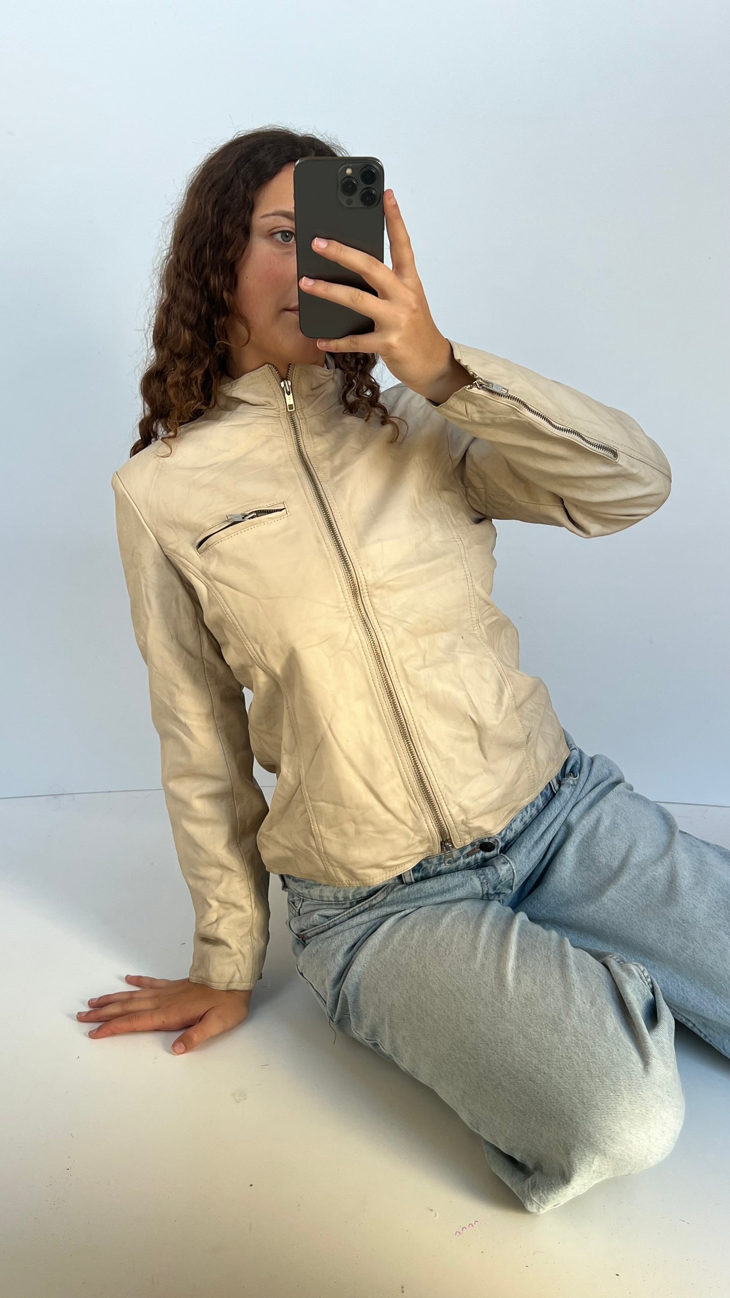 00s cream leather jacket- size  L