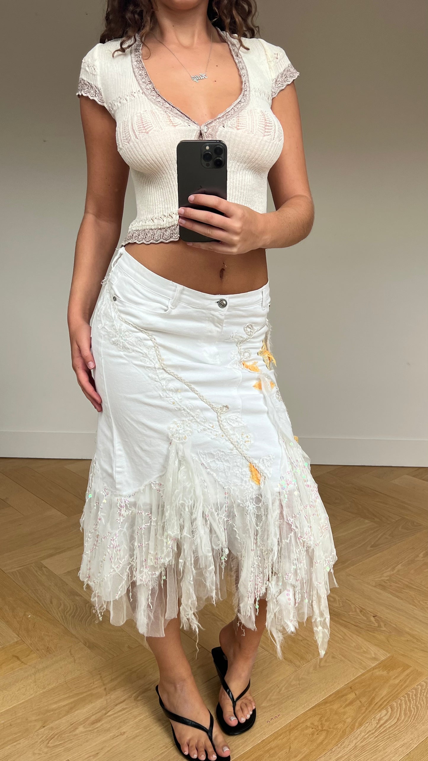 00s white lace midi skirt- size M