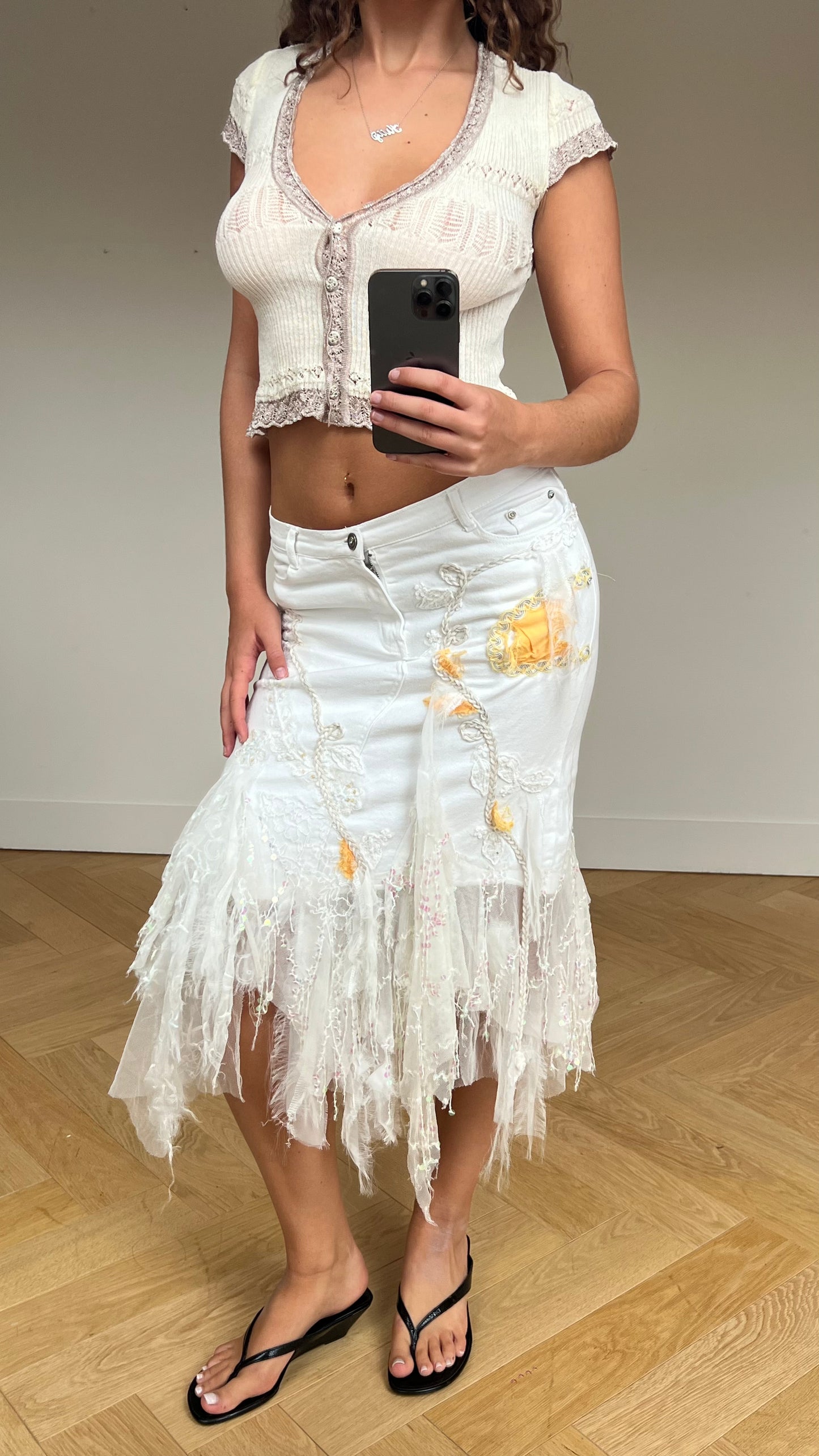 00s white lace midi skirt- size M