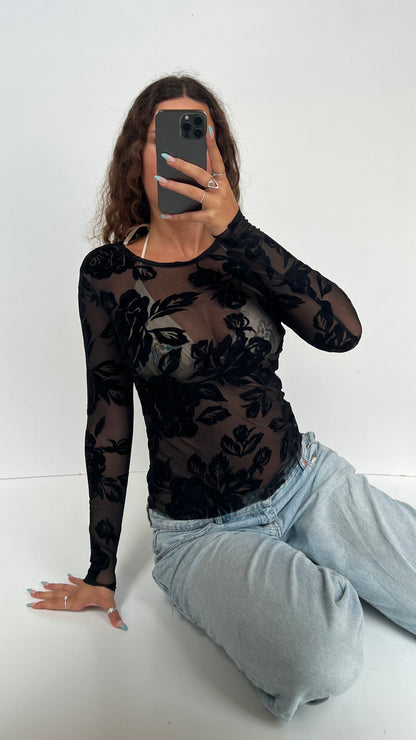 00s black velvet top- size M