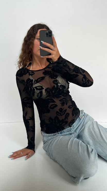 00s black velvet top- size M