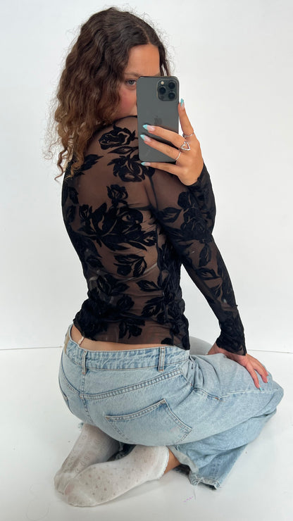 00s black velvet top- size M