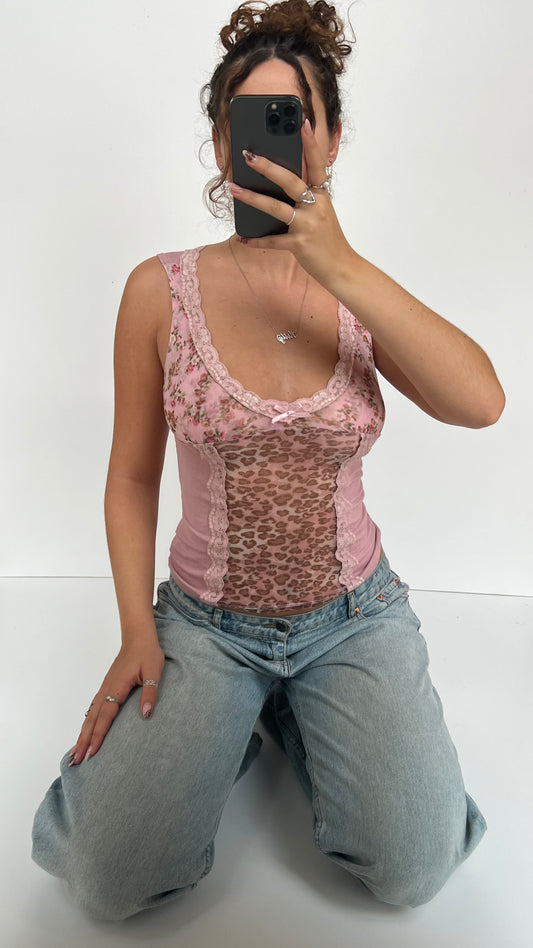 00s pink leopard print top- size M