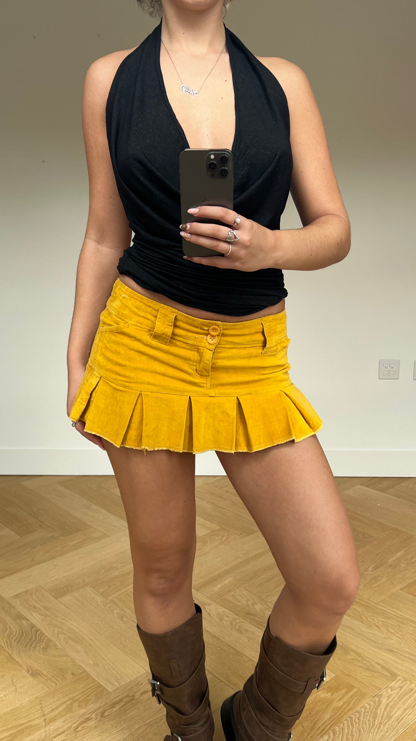00s mustard pleated mini skirt- size M
